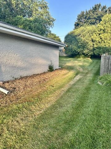521 Alta Loma DRIVE, Thiensville, WI 53092