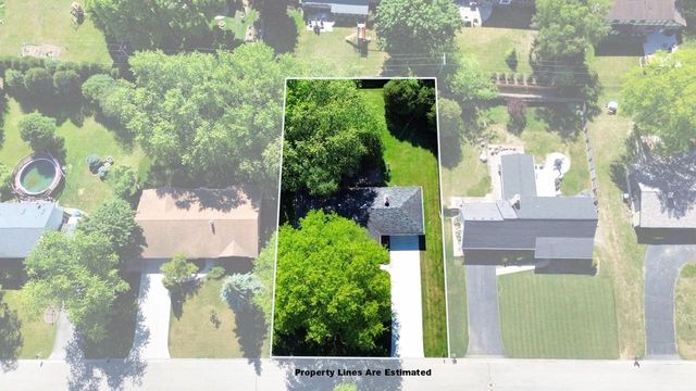 521 Alta Loma DRIVE, Thiensville, WI 53092
