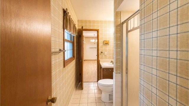 521 Alta Loma DRIVE, Thiensville, WI 53092