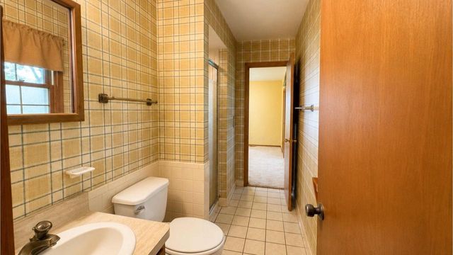 521 Alta Loma DRIVE, Thiensville, WI 53092