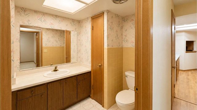 521 Alta Loma DRIVE, Thiensville, WI 53092