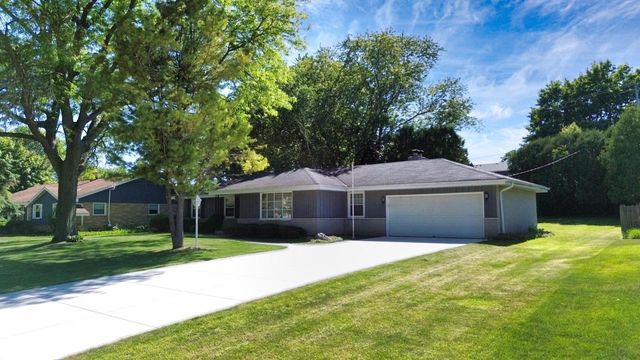 521 Alta Loma DRIVE, Thiensville, WI 53092