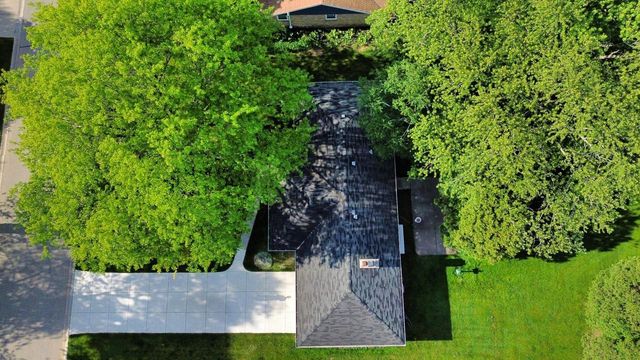 521 Alta Loma DRIVE, Thiensville, WI 53092