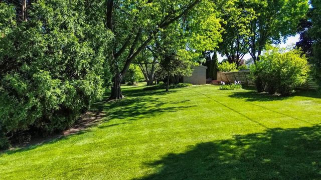 521 Alta Loma DRIVE, Thiensville, WI 53092