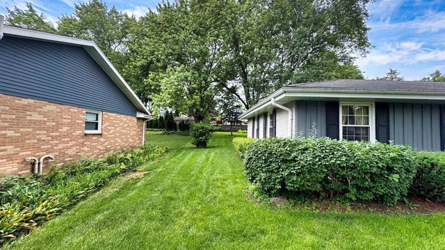 521 Alta Loma DRIVE, Thiensville, WI 53092