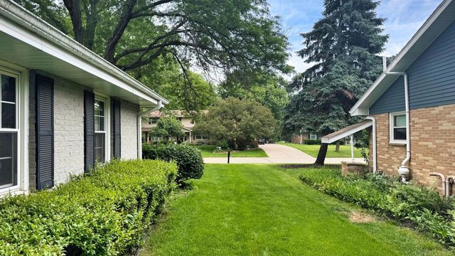 521 Alta Loma DRIVE, Thiensville, WI 53092