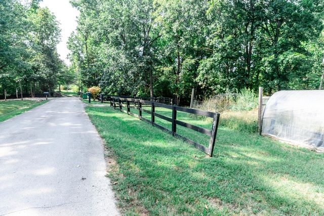 1160 Deer Run Rd Road, Lawrenceburg, KY 40342