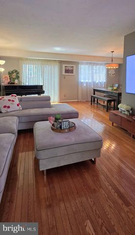 5042 CLIFFHAVEN DR, Annandale, VA 22003