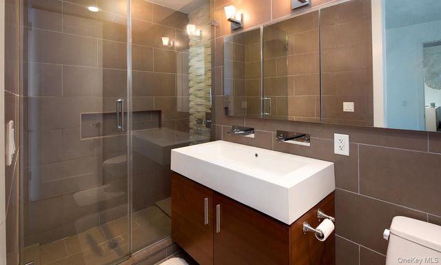 519 Borden Avenue 7B, Long Island City, NY 11101