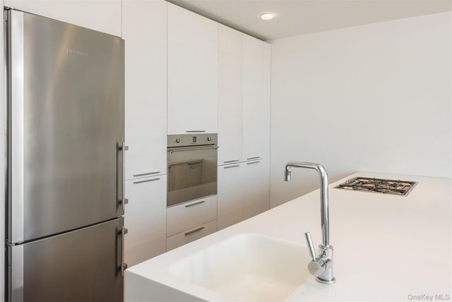 519 Borden Avenue 7B, Long Island City, NY 11101