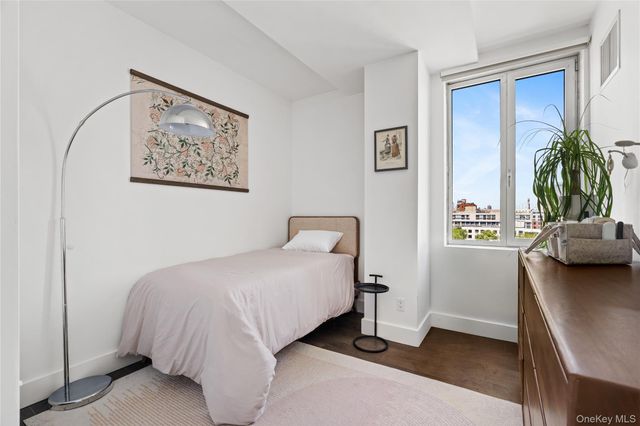 519 Borden Avenue 7B, Long Island City, NY 11101