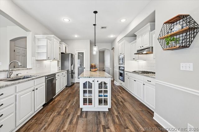 8245 S 100th Place E, Tulsa, OK 74133