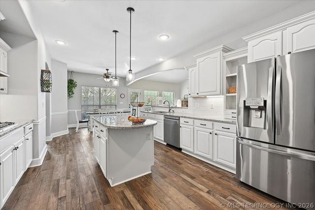 8245 S 100th Place E, Tulsa, OK 74133