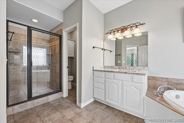 8245 S 100th Place E, Tulsa, OK 74133