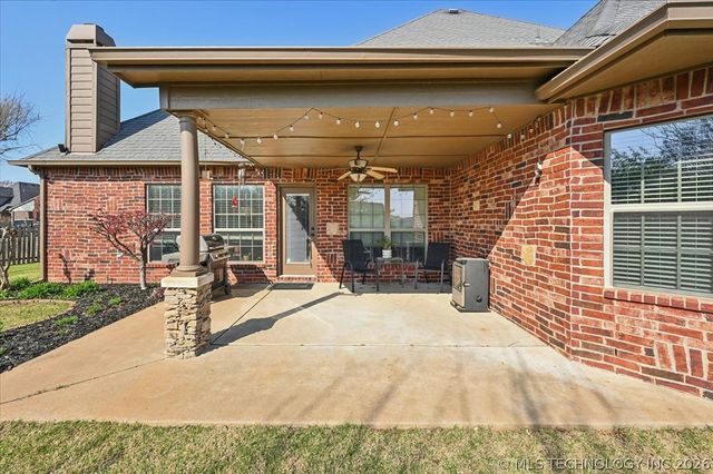 8245 S 100th Place E, Tulsa, OK 74133
