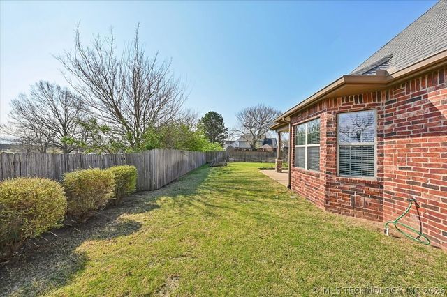 8245 S 100th Place E, Tulsa, OK 74133