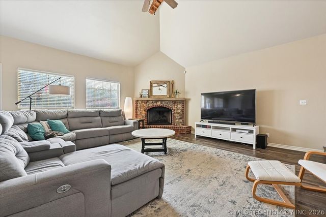 8245 S 100th Place E, Tulsa, OK 74133