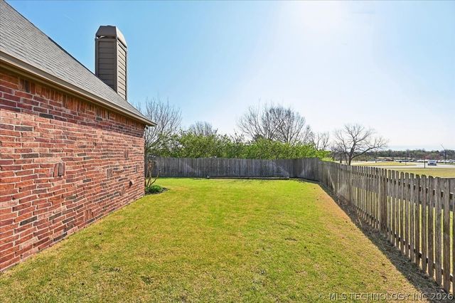 8245 S 100th Place E, Tulsa, OK 74133