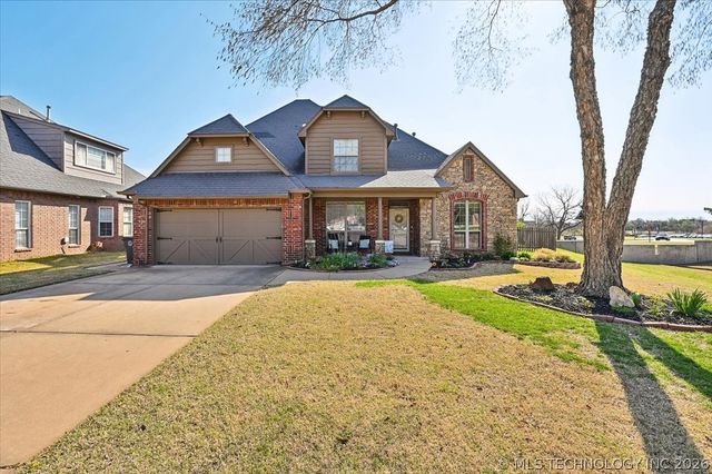 8245 S 100th Place E, Tulsa, OK 74133