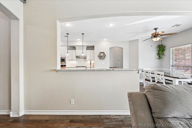 8245 S 100th Place E, Tulsa, OK 74133