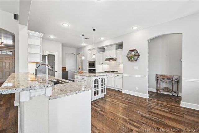 8245 S 100th Place E, Tulsa, OK 74133