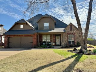 8245 S 100th Place E, Tulsa, OK 74133