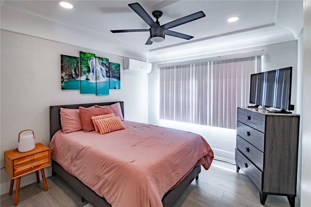 1419 S Curson Avenue A, Los Angeles, CA 90019