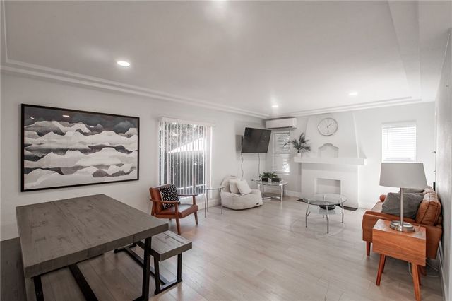 1419 S Curson Avenue A, Los Angeles, CA 90019