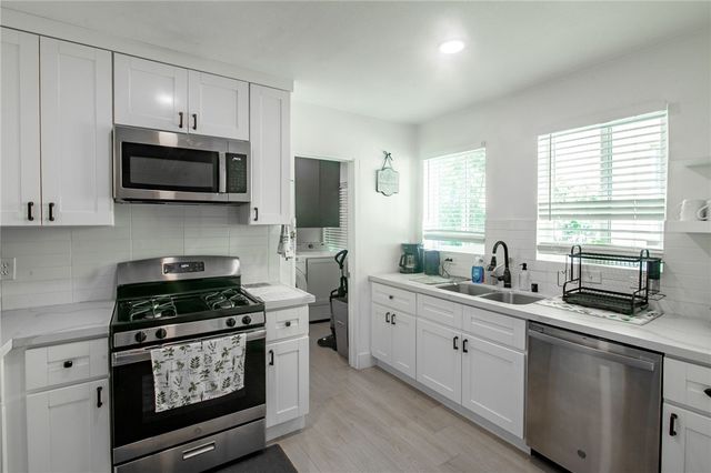 1419 S Curson Avenue A, Los Angeles, CA 90019