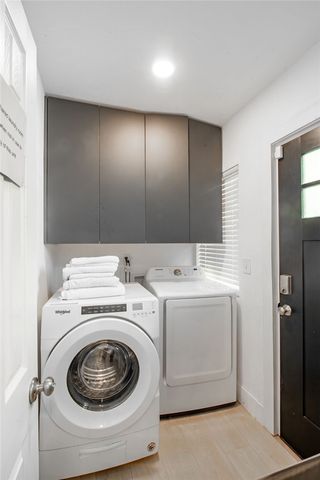 1419 S Curson Avenue A, Los Angeles, CA 90019