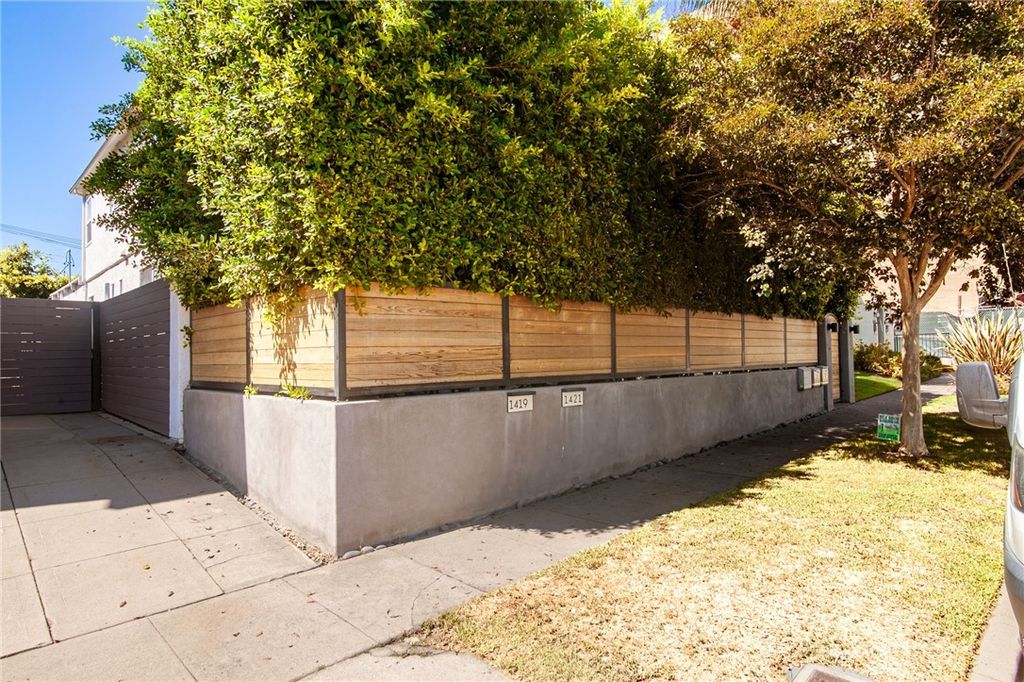1419 S Curson Avenue A, Los Angeles, CA 90019