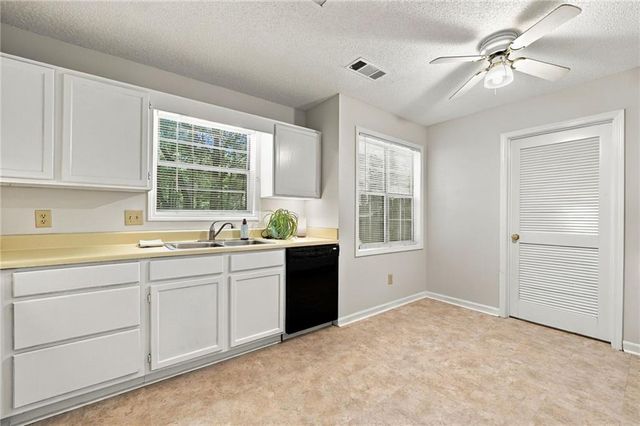 410 Rose Creek Place, Woodstock, GA 30189