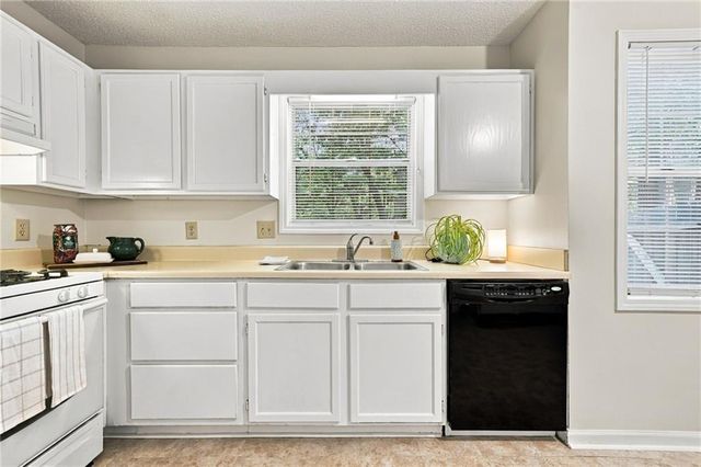 410 Rose Creek Place, Woodstock, GA 30189