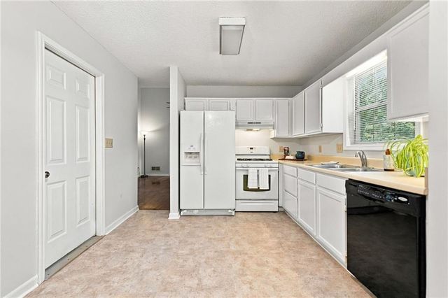 410 Rose Creek Place, Woodstock, GA 30189