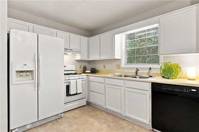 410 Rose Creek Place, Woodstock, GA 30189