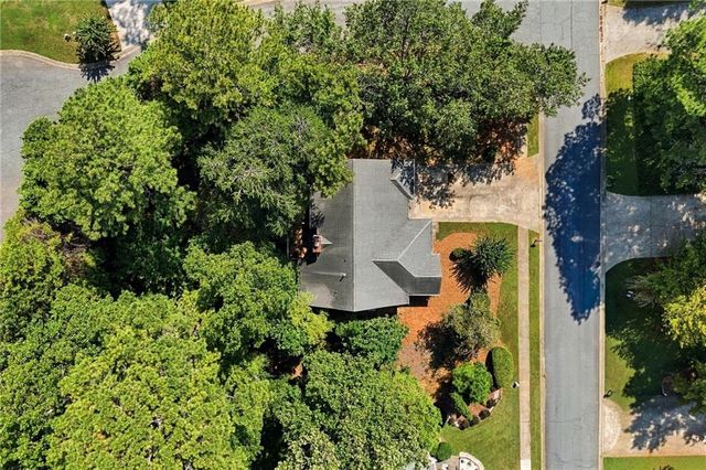410 Rose Creek Place, Woodstock, GA 30189