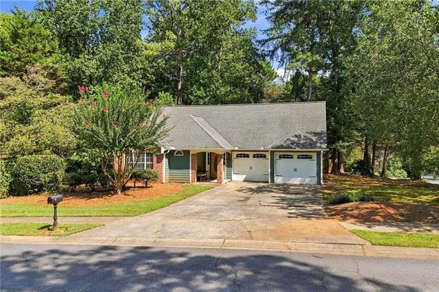 410 Rose Creek Place, Woodstock, GA 30189