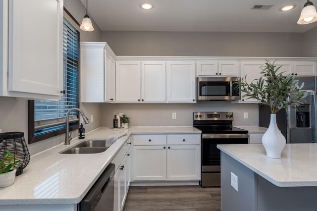 417 Prairie Rose Trail, Mankato, MN 56001