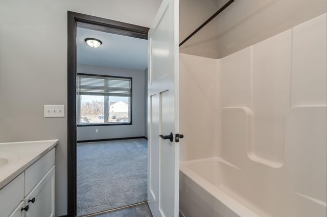 417 Prairie Rose Trail, Mankato, MN 56001