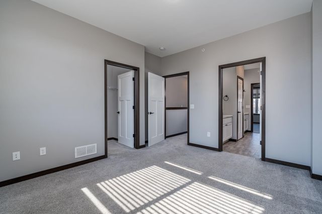 417 Prairie Rose Trail, Mankato, MN 56001