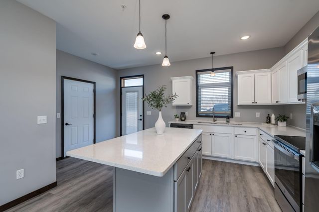 417 Prairie Rose Trail, Mankato, MN 56001