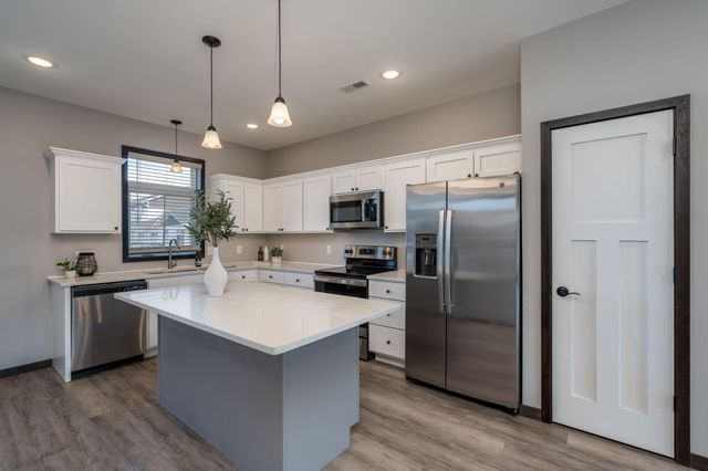 417 Prairie Rose Trail, Mankato, MN 56001