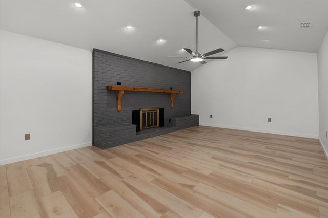 312 E Woodland Rd, Marshall, TX 75672