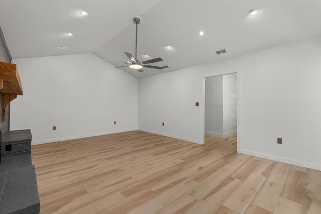 312 E Woodland Rd, Marshall, TX 75672