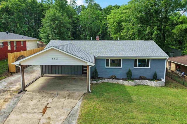 312 E Woodland Rd, Marshall, TX 75672