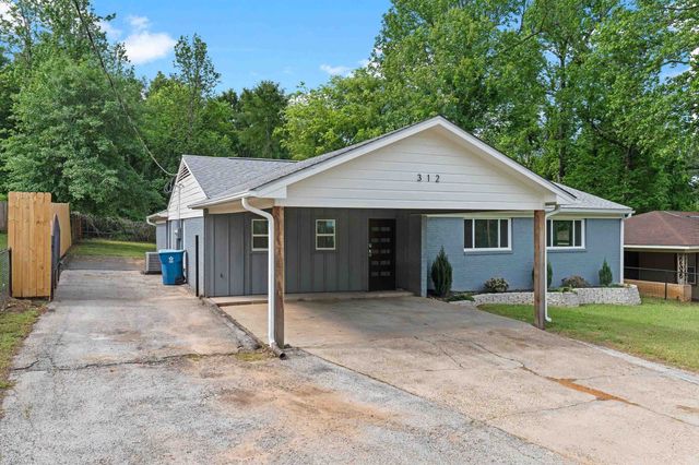 312 E Woodland Rd, Marshall, TX 75672