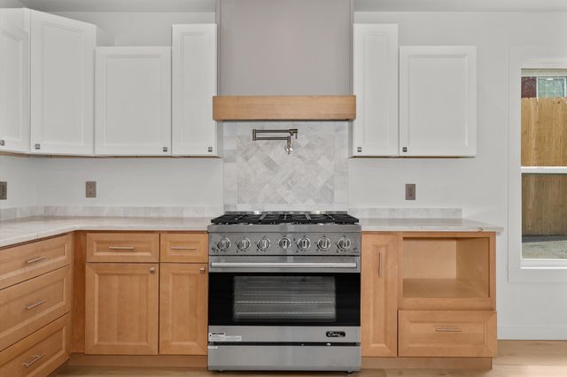 312 E Woodland Rd, Marshall, TX 75672