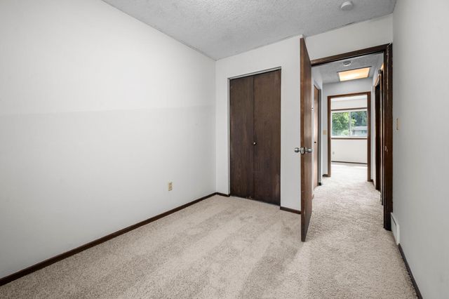 6770 Woodhill Trail, Eden Prairie, MN 55346