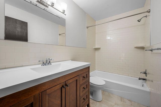 6770 Woodhill Trail, Eden Prairie, MN 55346