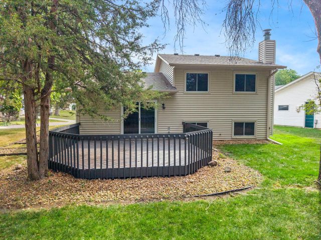 6770 Woodhill Trail, Eden Prairie, MN 55346